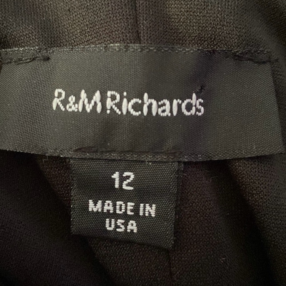 R&M Richards Short Sleeve Dress With Belt
R & M Richards
Size: 12 - Picture 9 of 9